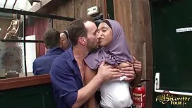 Лекува приятелите го ...