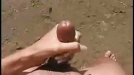 Селско момиче пикае  ...