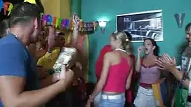 Буйни Азиатски сестр ...