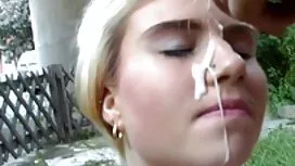 Голи и мастурбира в  ...